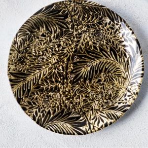 Glass Black & Gold Z GALLERIE  Dinner plates 7.5 diameter. Do not soar hand wash